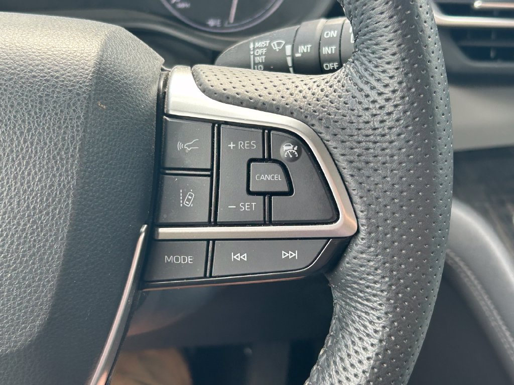 Used 2023 Toyota Sienna Limited AWD/4WD image 43
