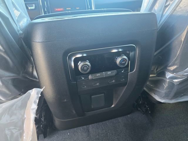 New 2026 GMC Yukon Elevation image 13