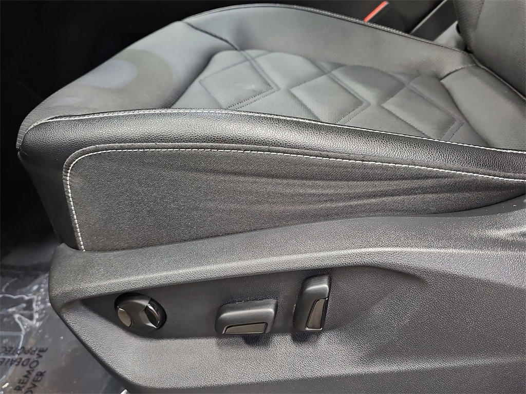 Used 2025 Volkswagen Atlas SE image 29