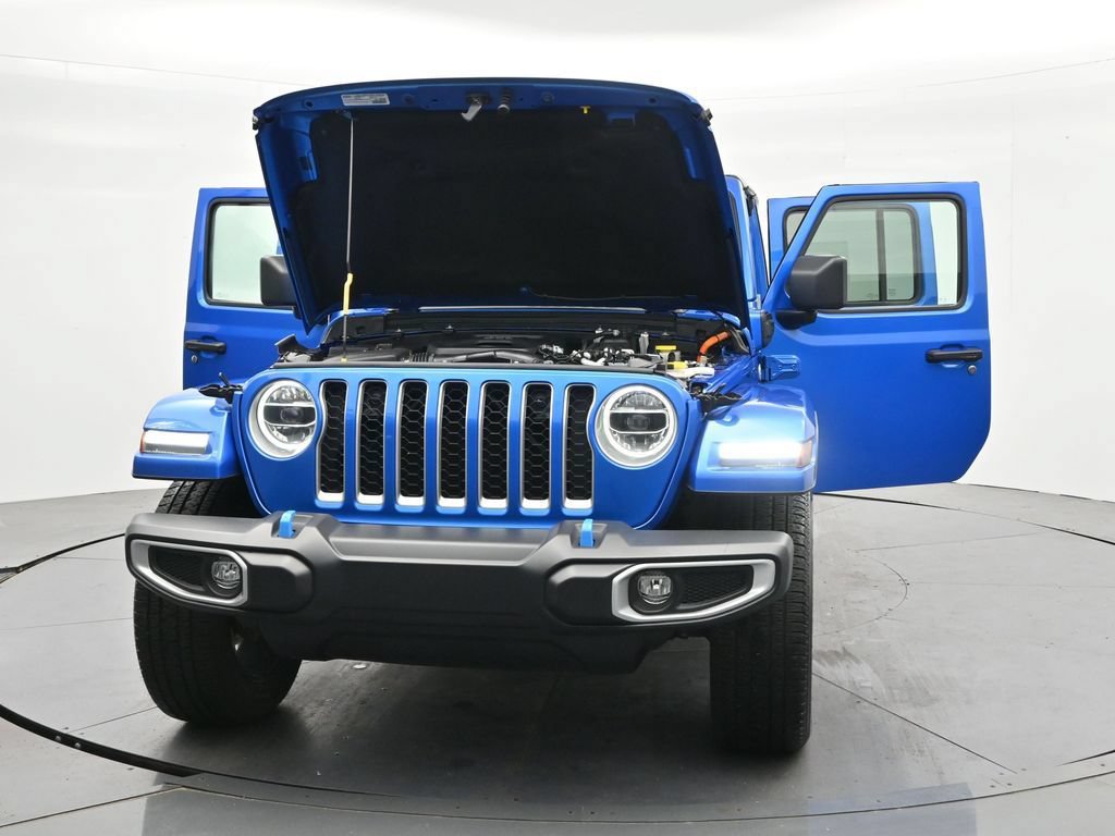 Used 2022 Jeep Wrangler Unlimited Sahara AWD/4WD image 39