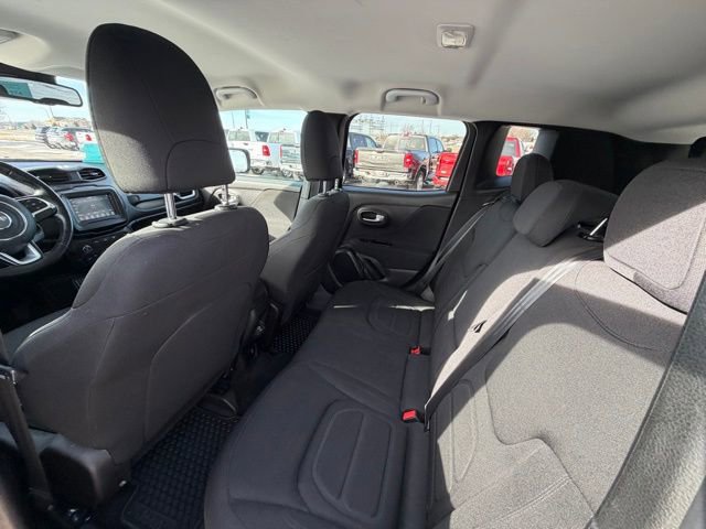 Used 2019 Jeep Renegade Latitude w/ Cold Weather Group image 13