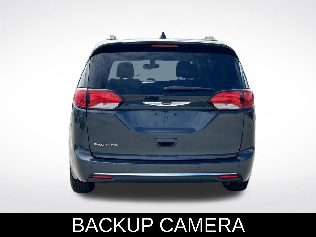 Used 2020 Chrysler Pacifica Touring-L Plus FWD image 4