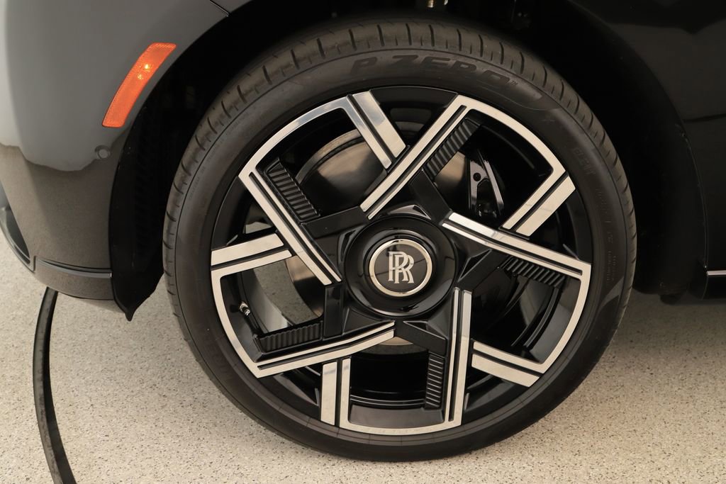 Used 2025 Rolls-Royce Cullinan Black Badge image 42