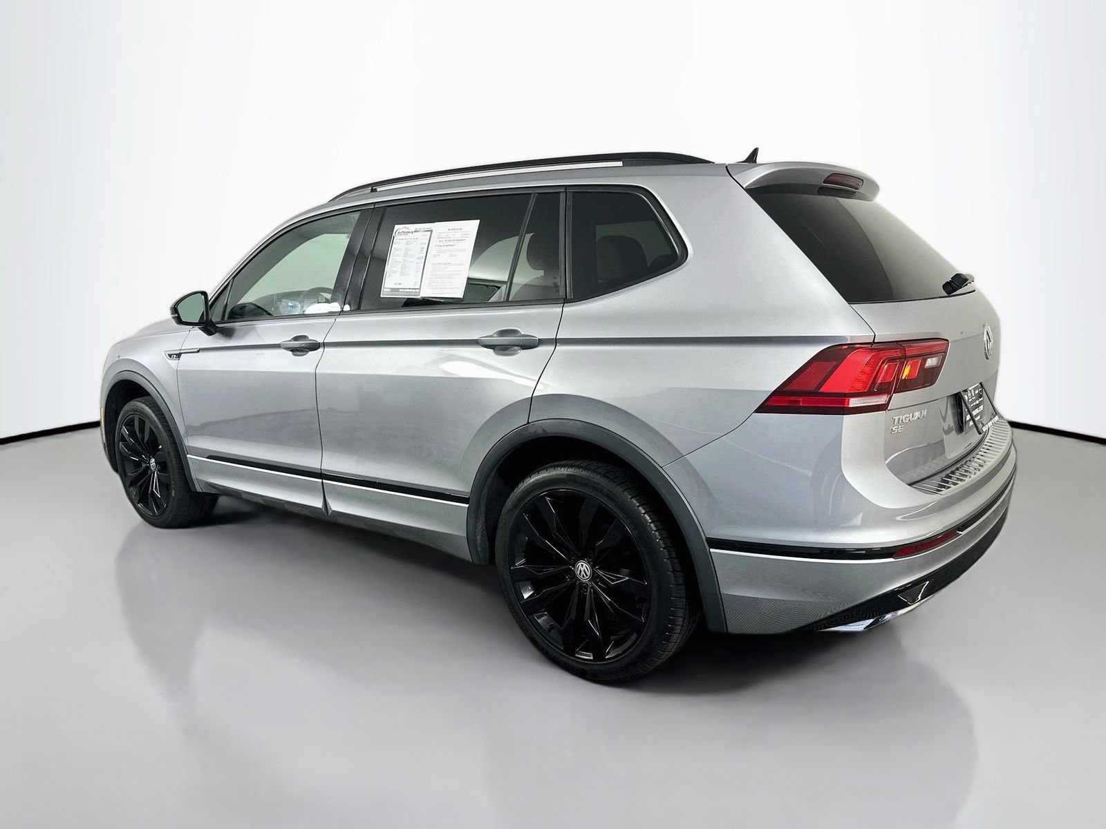 Used 2021 Volkswagen Tiguan SE R-Line AWD/4WD image 5