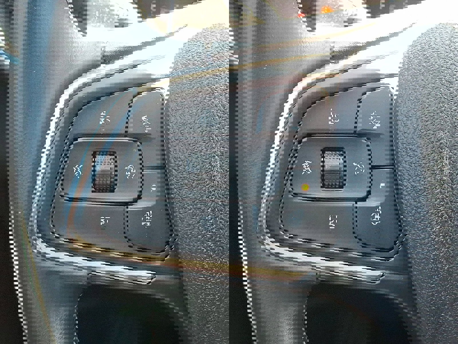 Certified 2023 Buick Envision Preferred w/ Sport Touring Package image 17