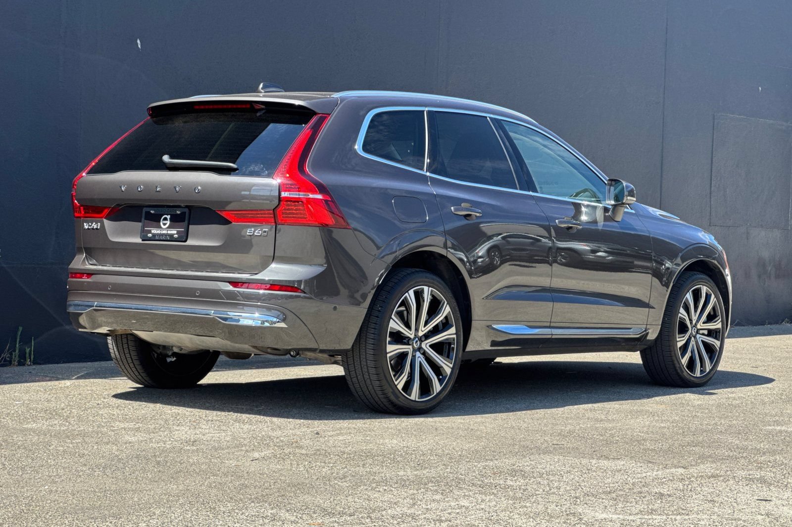 Certified 2023 Volvo XC60 B6 Ultimate w/ Protection Package Premier AWD/4WD image 2
