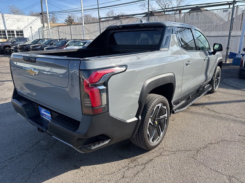 Used 2025 Chevrolet Silverado EV LT w/ LT Premium Package image 8