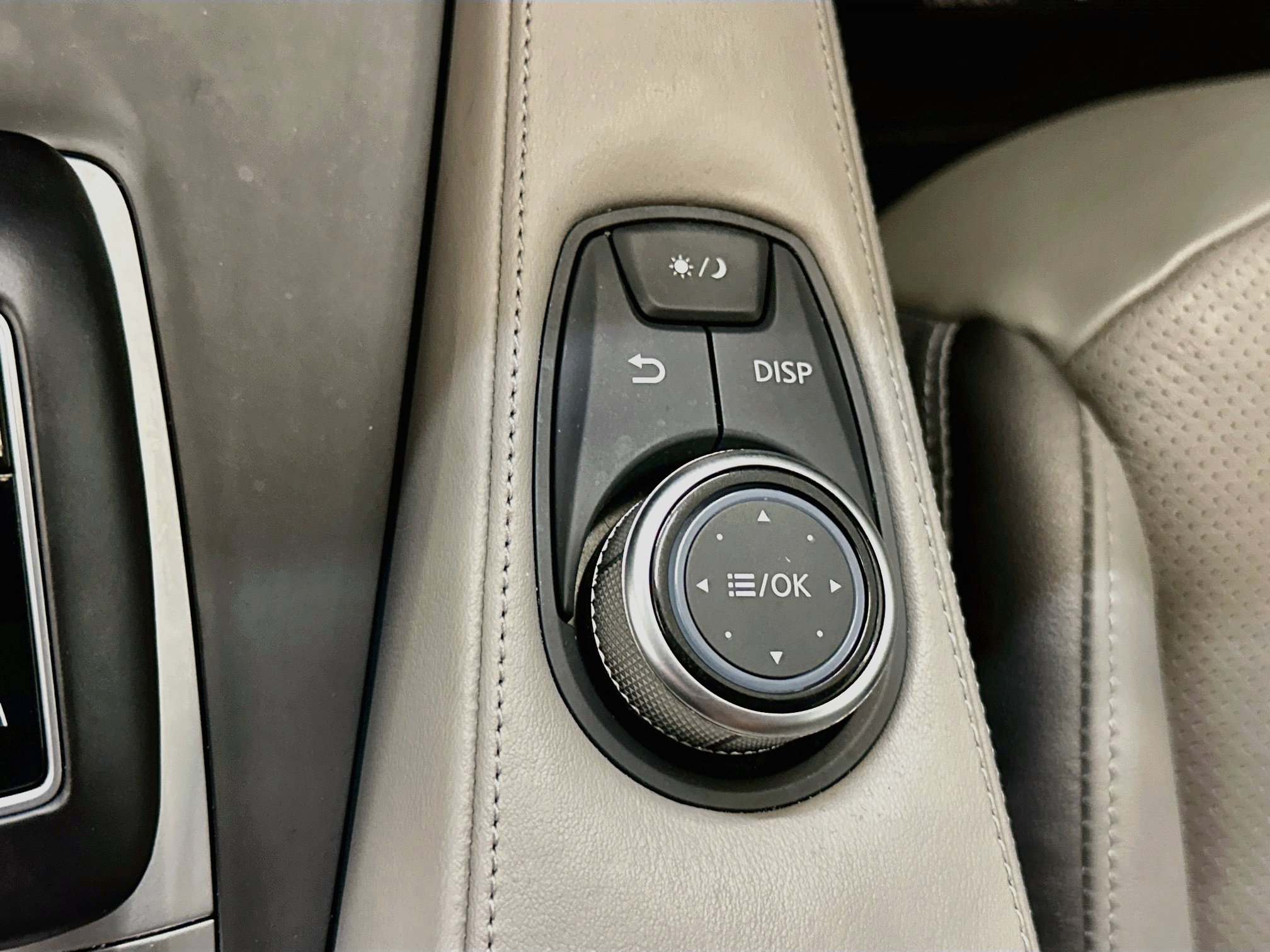 Used 2023 INFINITI QX50 Luxe AWD/4WD image 25