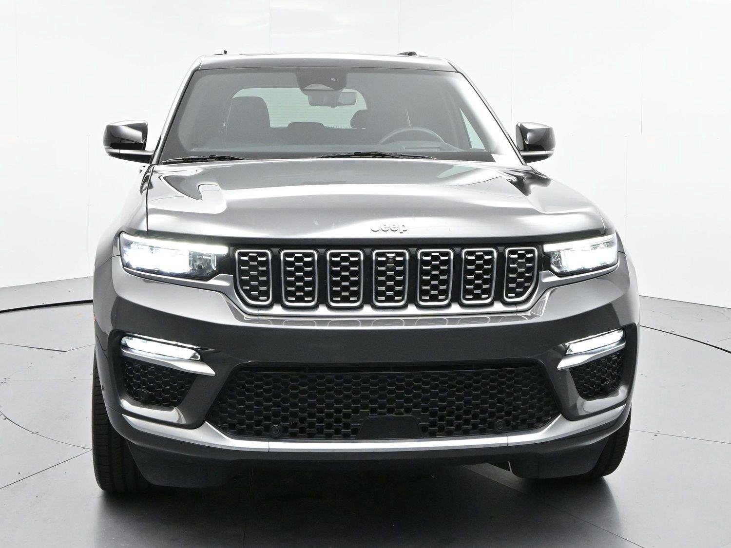 Used 2022 Jeep Grand Cherokee Summit AWD/4WD image 2