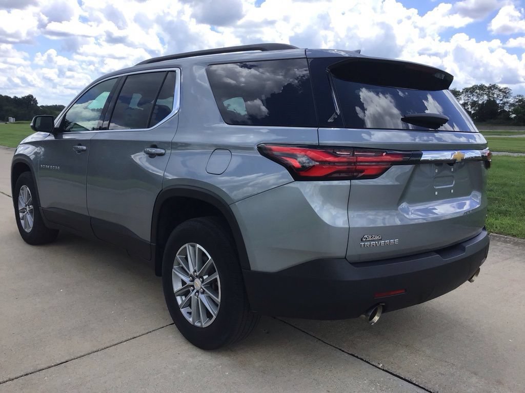 Used 2023 Chevrolet Traverse LT FWD image 4