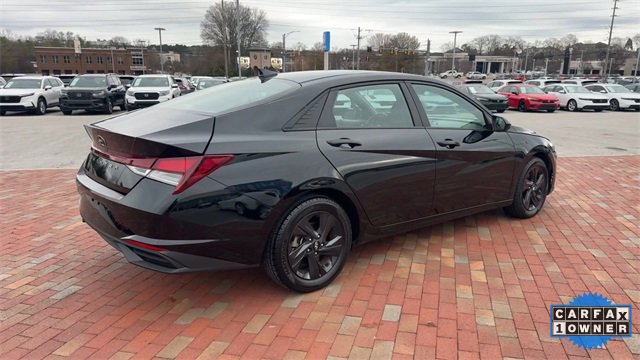 Used 2023 Hyundai Elantra SEL image 2