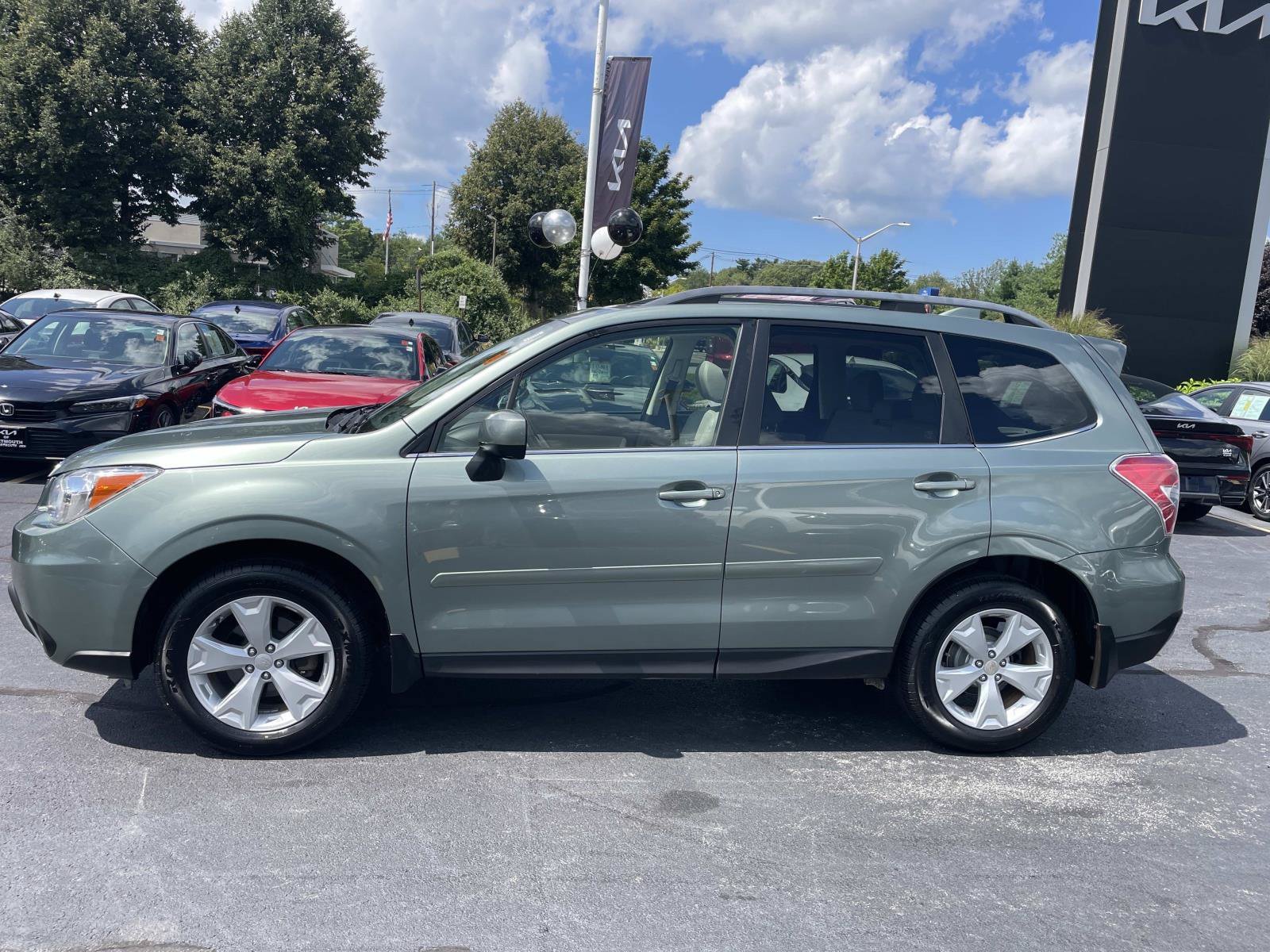Used 2016 Subaru Forester 2.5i Limited AWD/4WD image 2