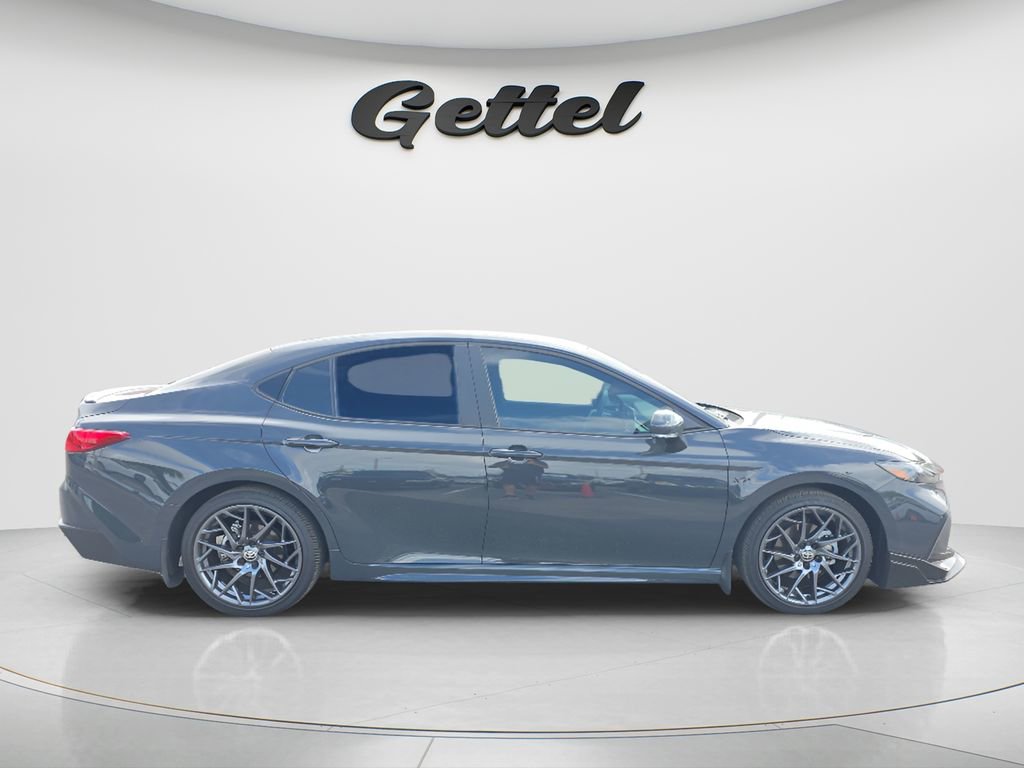 Used 2025 Toyota Camry SE image 3