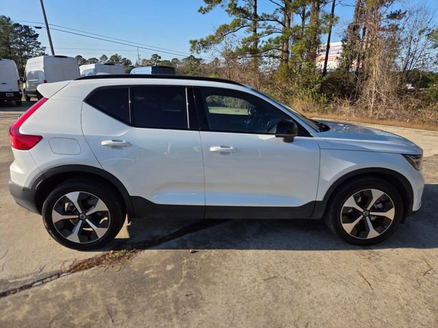 Used 2025 Volvo XC40 B5 Plus image 9