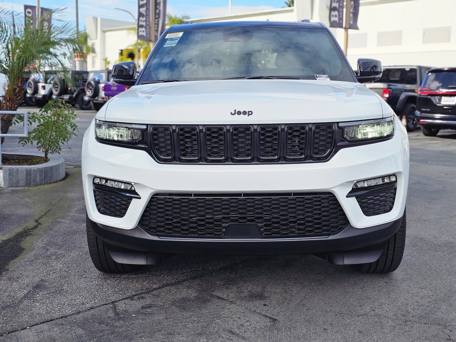 New 2025 Jeep Grand Cherokee Limited image 2