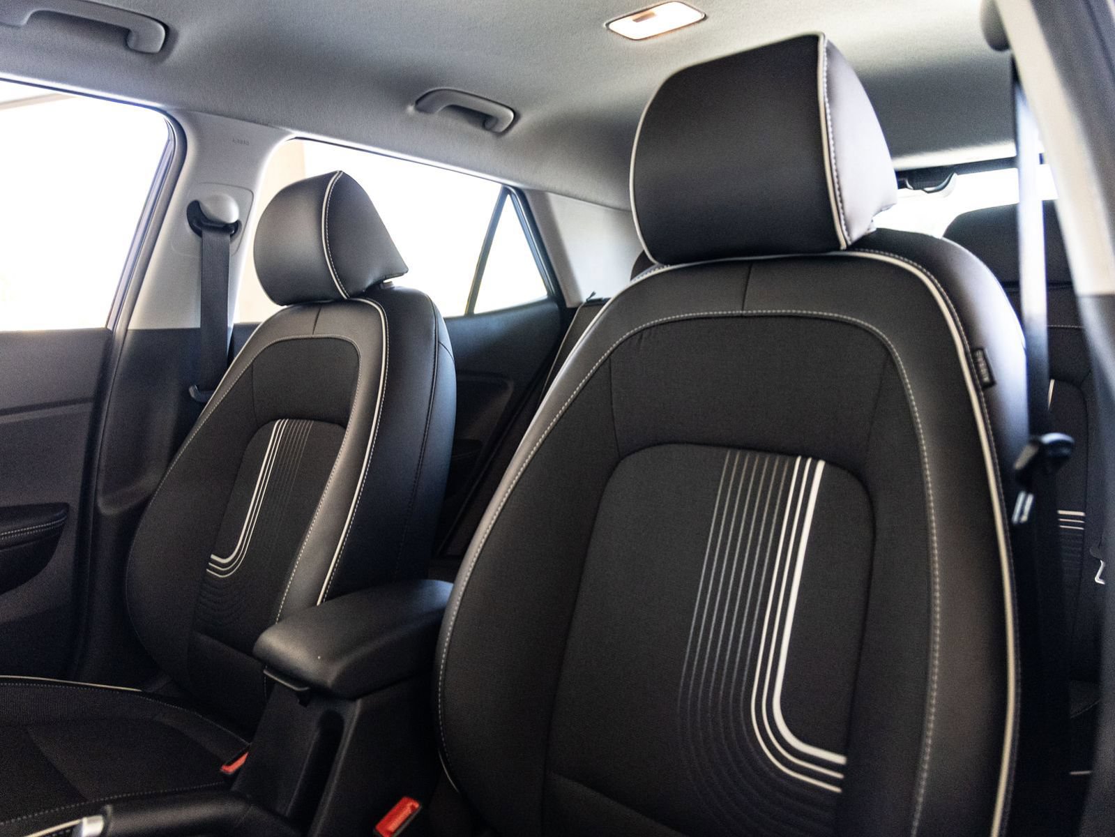 Used 2023 Hyundai Venue Limited FWD image 15