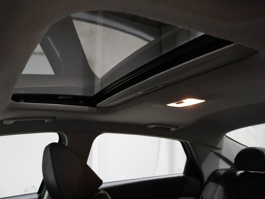 Used 2024 Hyundai Elantra Limited image 10