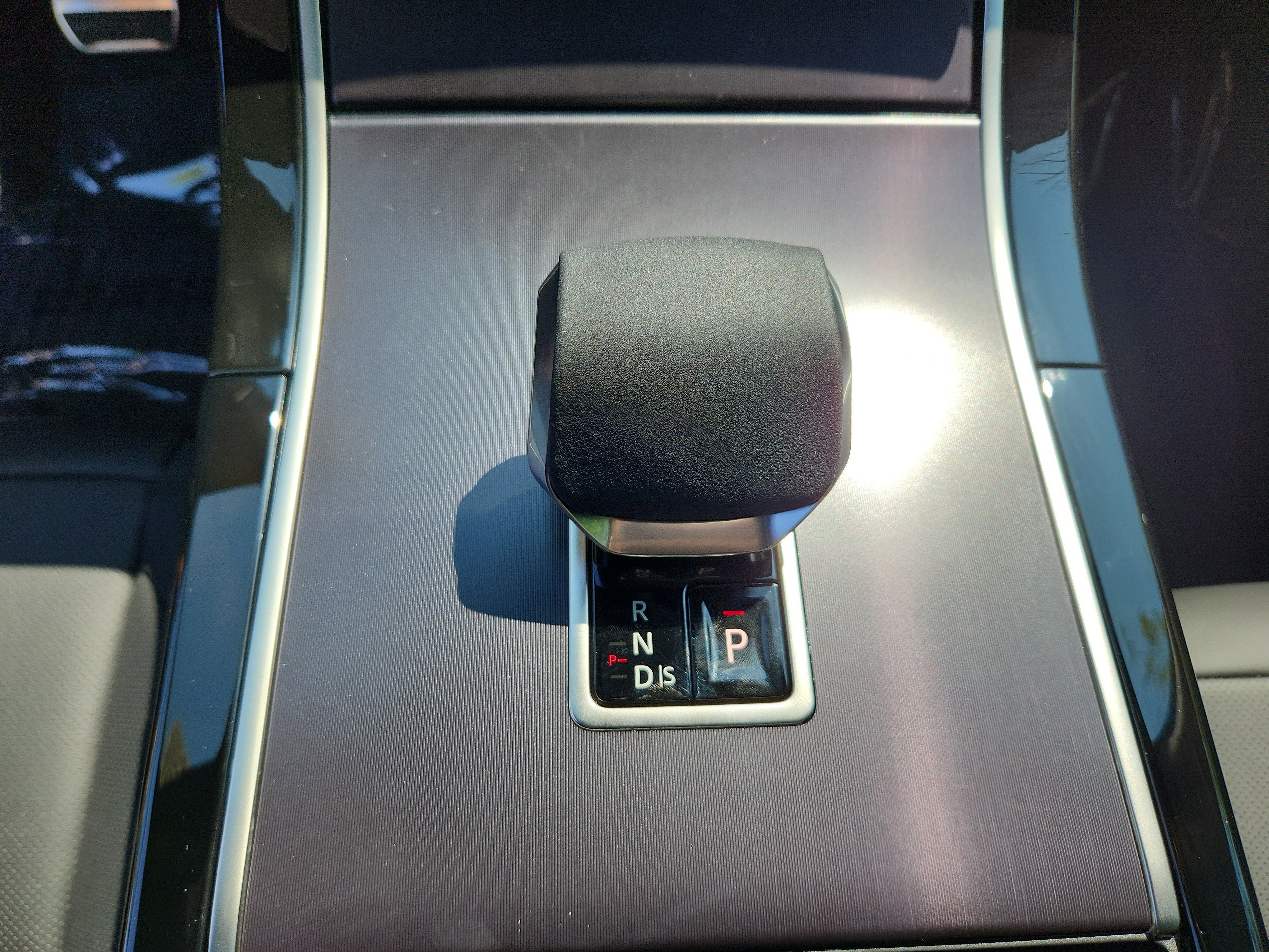 Used 2026 Land Rover Range Rover Velar Dynamic SE image 16