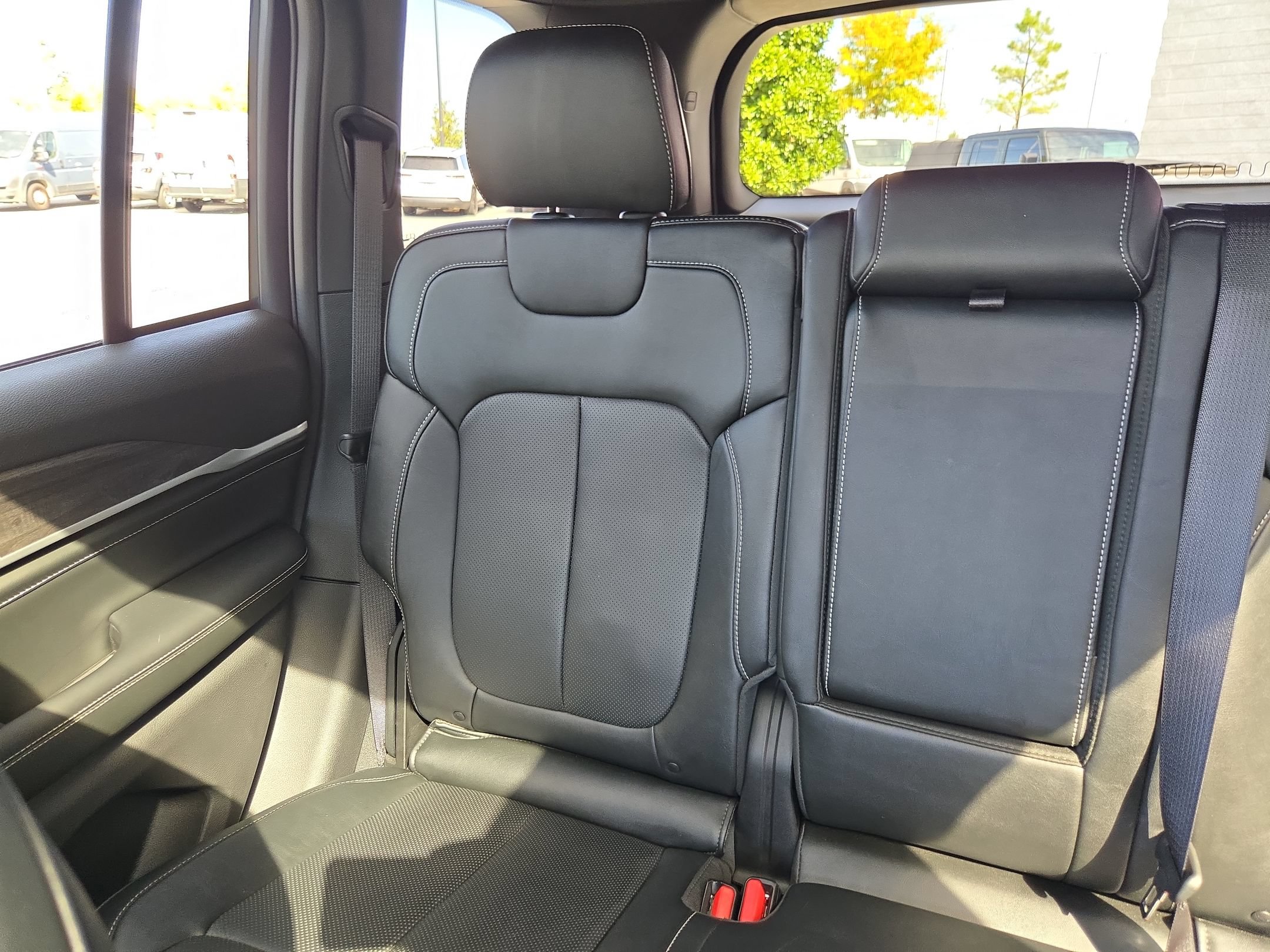 Used 2026 Jeep Grand Cherokee Limited AWD/4WD image 12