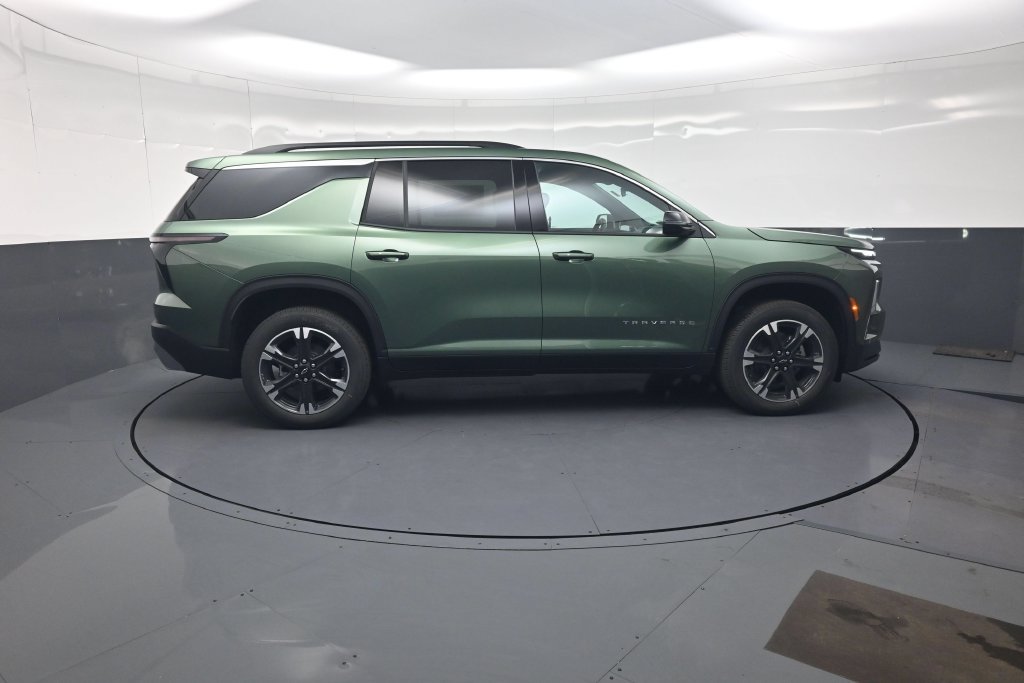 New 2027 Chevrolet Traverse LT AWD/4WD image 2