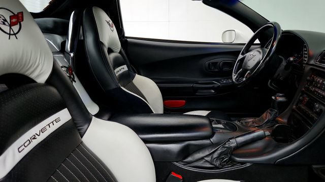 Used 2000 Chevrolet Corvette Convertible w/ Memory Pkg image 19