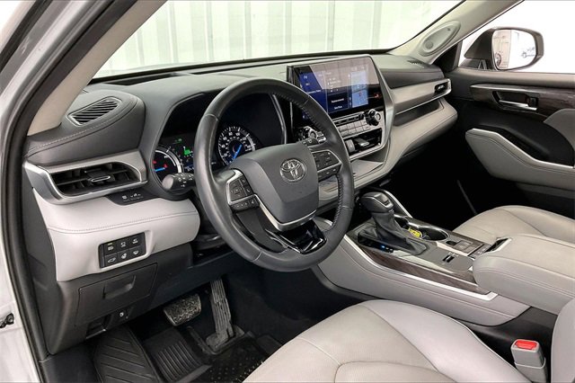 Used 2021 Toyota Highlander Platinum image 17