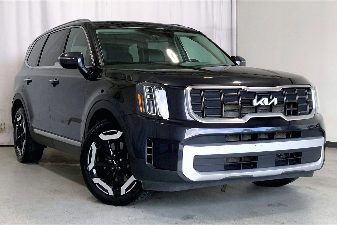 Used 2025 Kia Telluride S FWD image 1