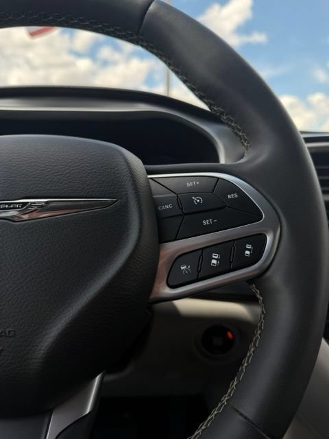Used 2024 Chrysler Pacifica Touring-L FWD image 21