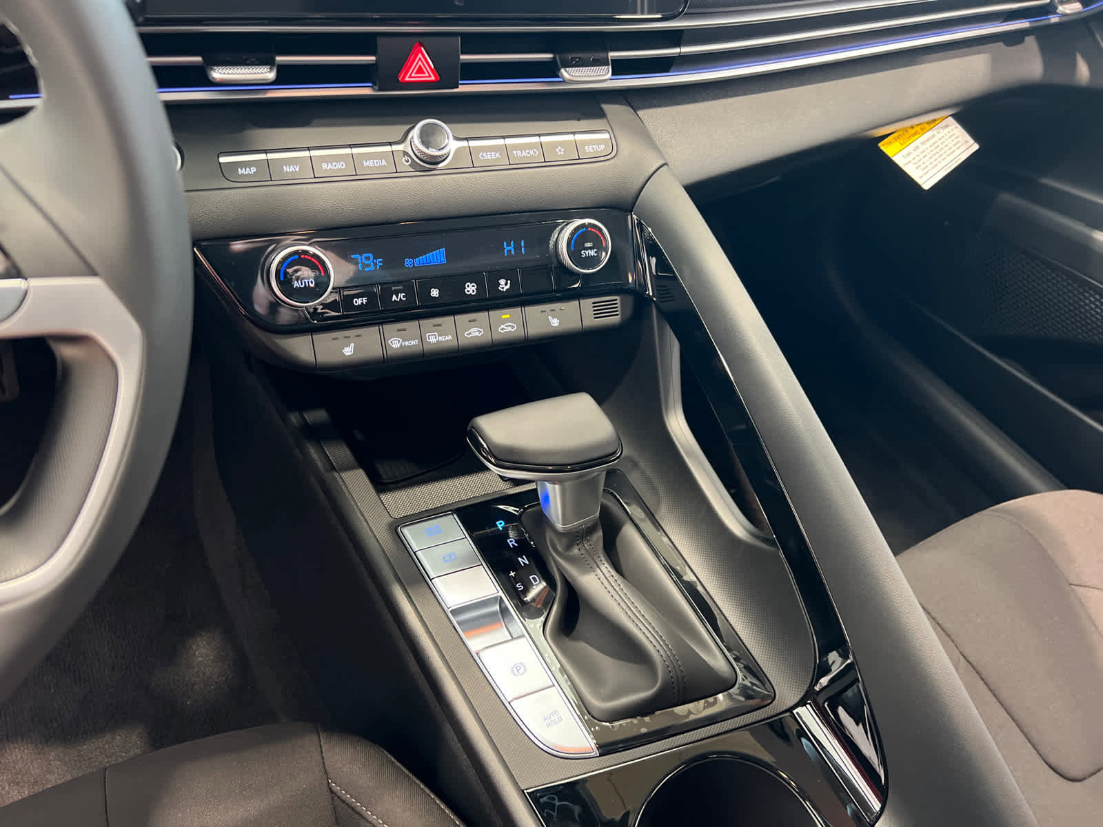 New 2025 Hyundai Elantra SEL image 18