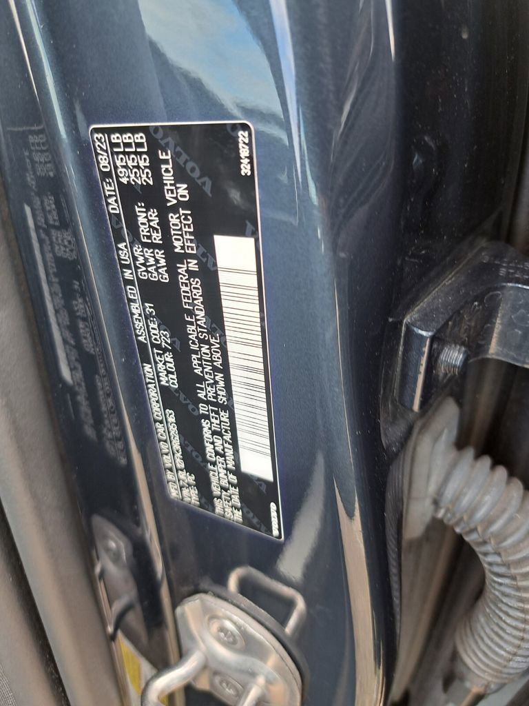 Used 2024 Volvo S60 B5 Core image 27