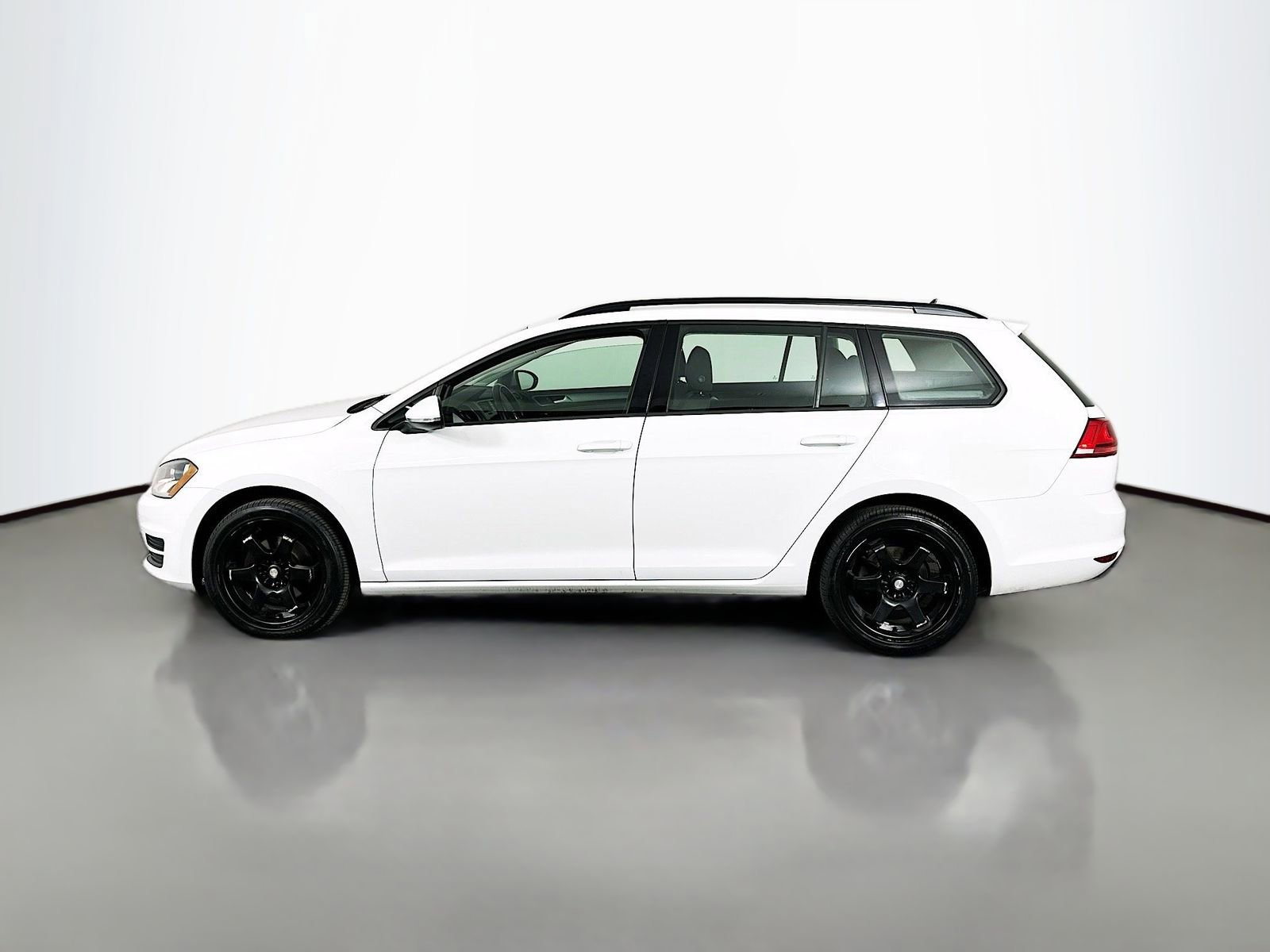 Used 2016 Volkswagen Golf S FWD image 4