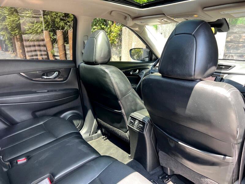 Used 2018 Nissan Rogue SL w/ Premium Package image 23