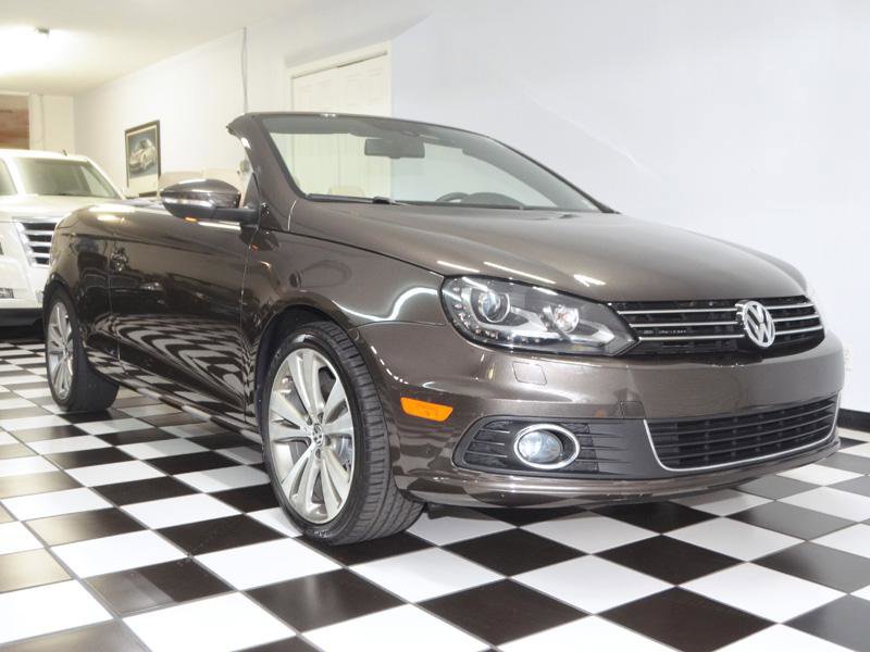 Used 2013 Volkswagen Eos Lux FWD image 3