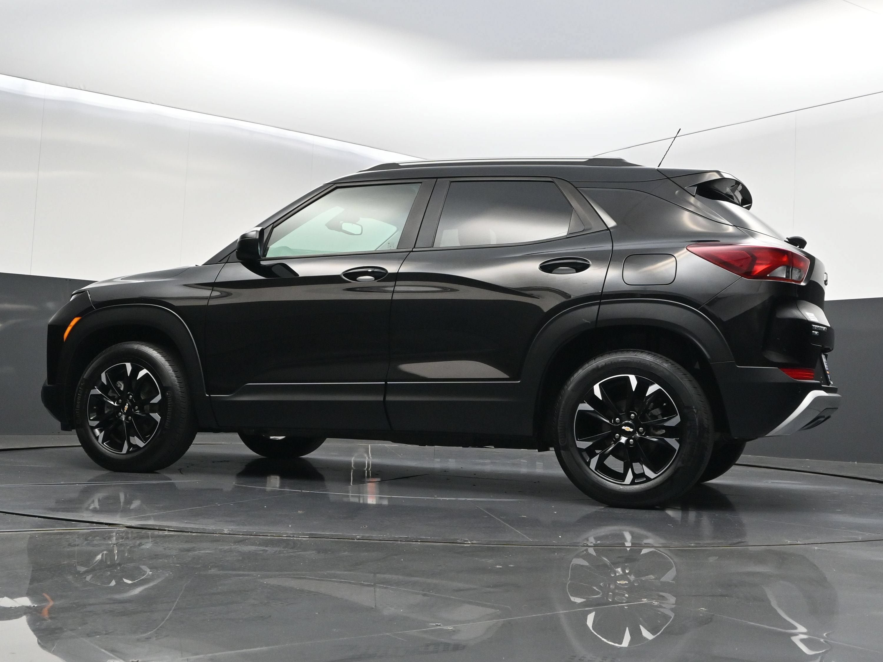 Used 2021 Chevrolet TrailBlazer LT w/ Premium Seating Package AWD/4WD image 40