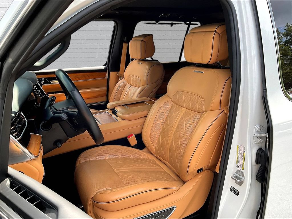 Used 2022 Jeep Grand Wagoneer Series III w/ Flexible Seating Group AWD/4WD image 18