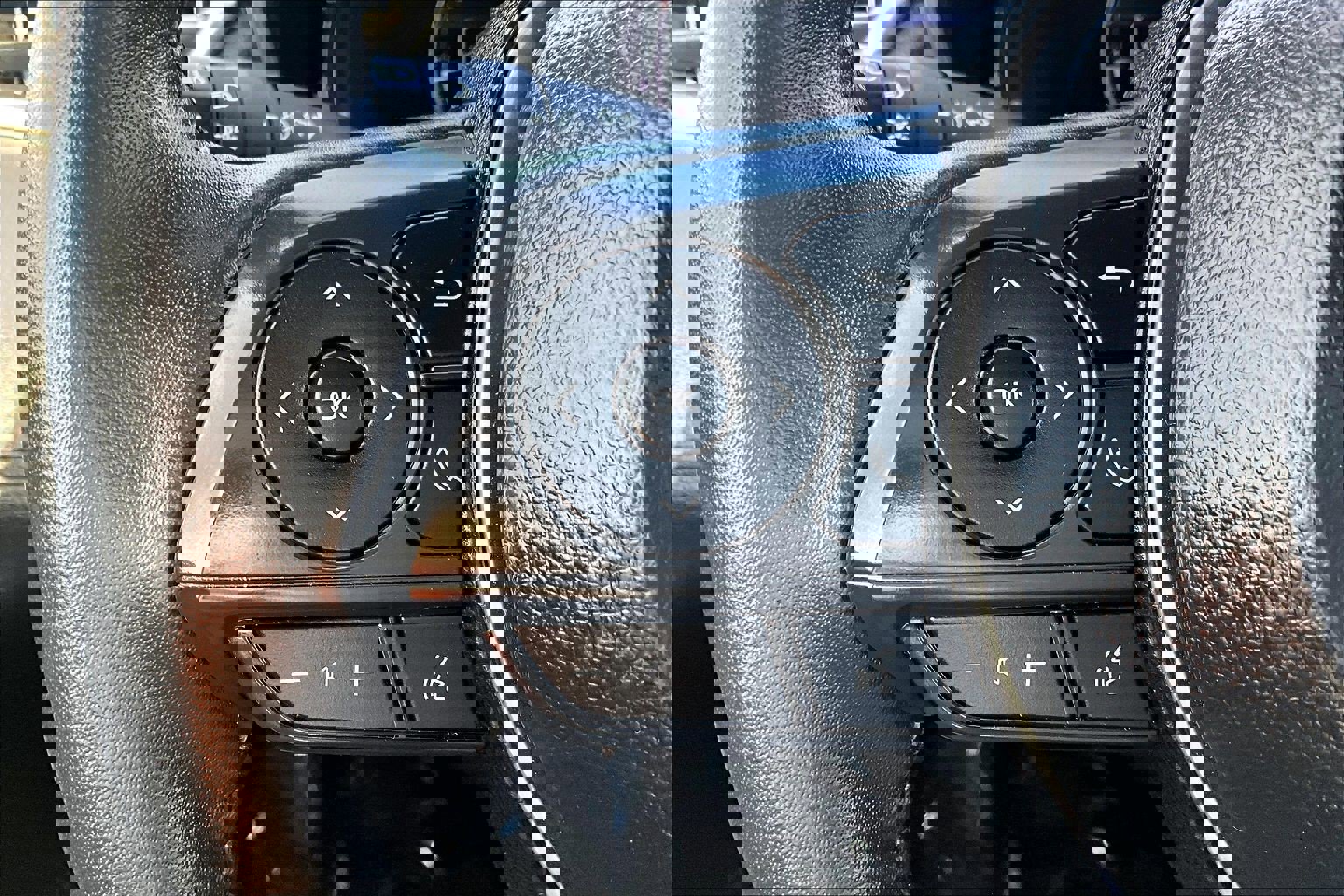 Used 2025 Toyota Corolla Cross XLE image 17