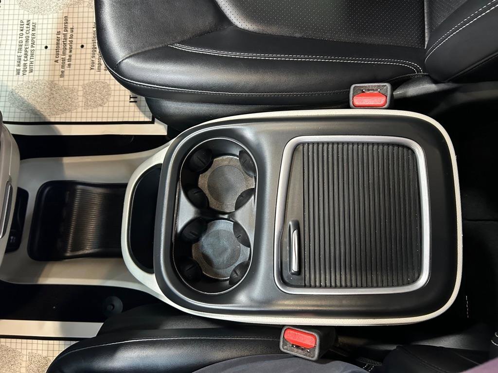 Used 2024 Chrysler Pacifica Touring-L image 11
