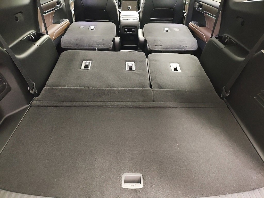 New 2026 GMC Acadia Denali Ultimate w/ LPO, Floor Liner Package image 17