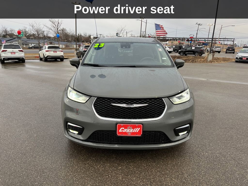 Used 2023 Chrysler Pacifica Touring-L image 10