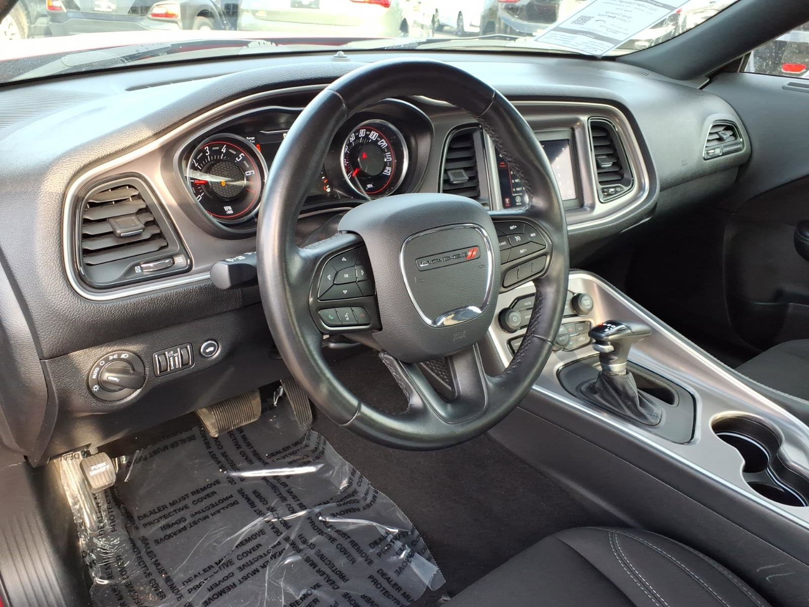 Used 2022 Dodge Challenger SXT image 6