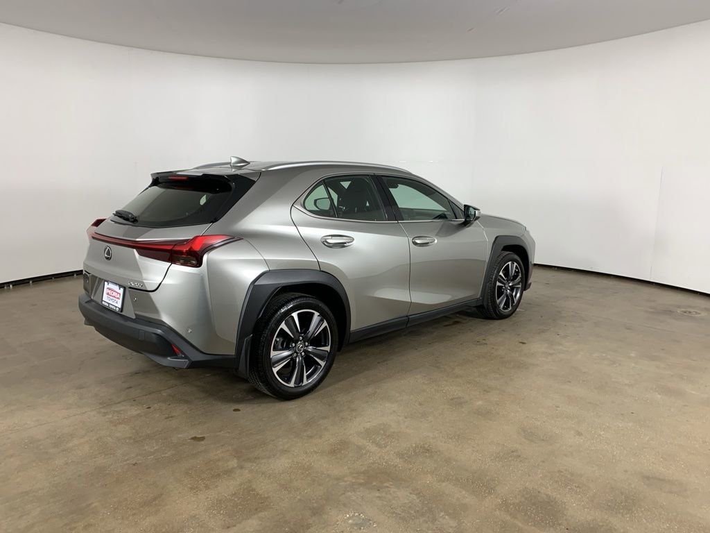 Used 2022 Lexus UX 200 w/ Accessory Package (Z1) image 8