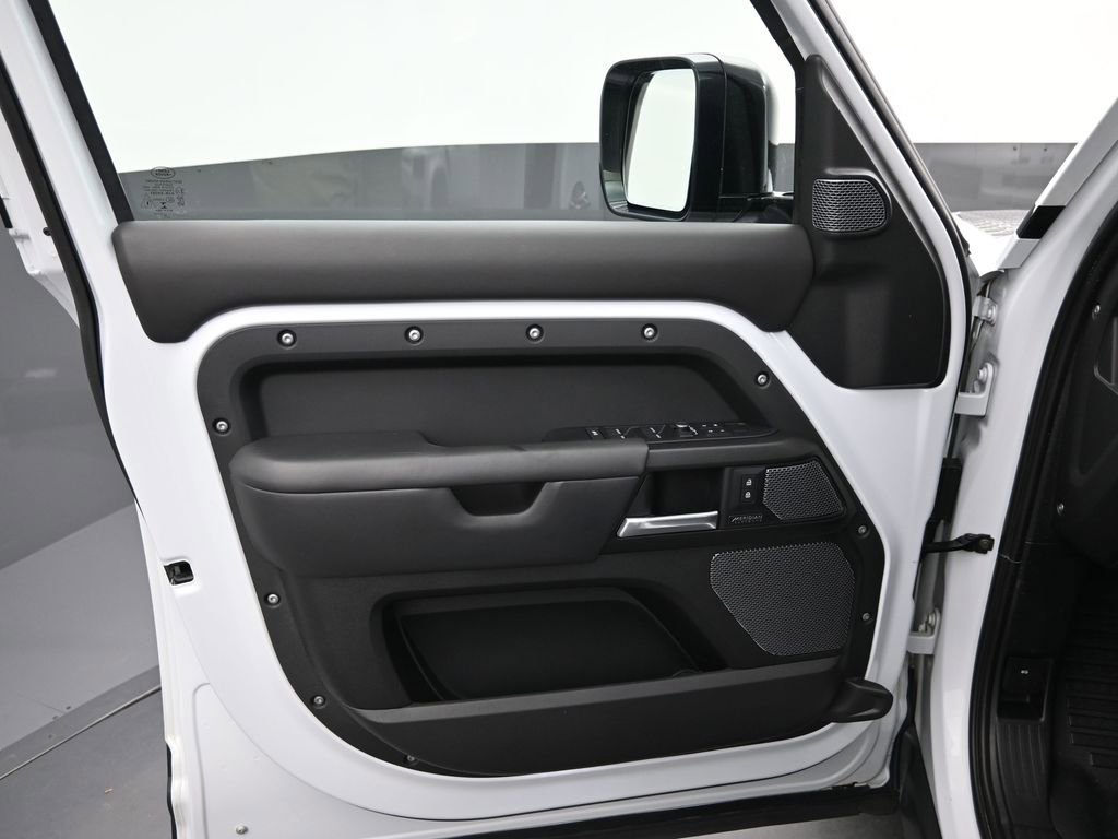 Used 2022 Land Rover Defender 110 V8 image 21