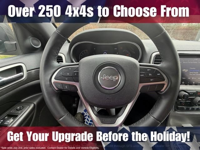 Used 2018 Jeep Grand Cherokee Laredo AWD/4WD image 22