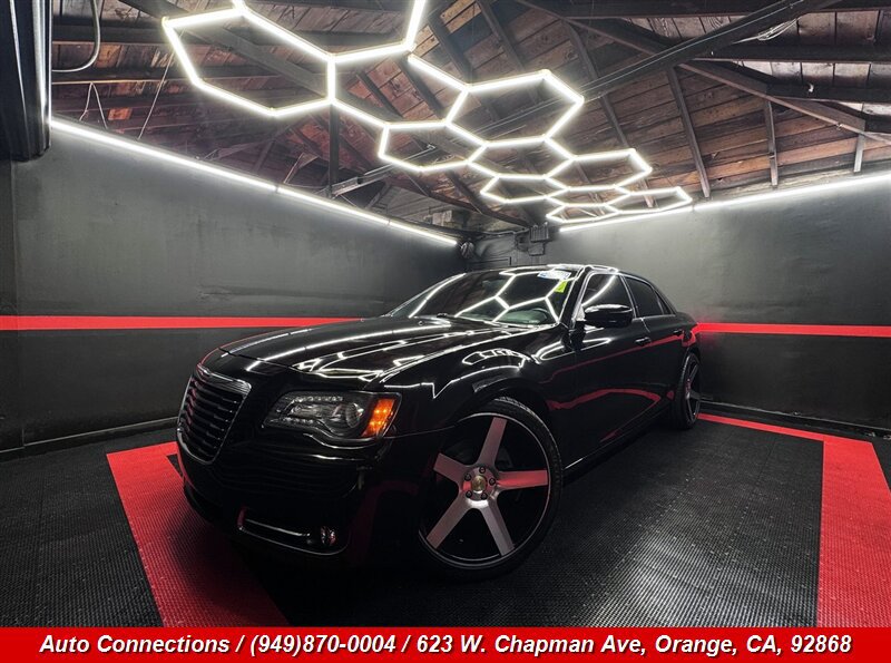 Used 2014 Chrysler 300 S RWD image 2