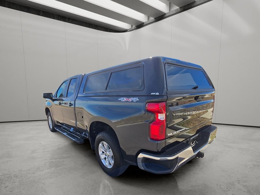 Used 2023 Chevrolet Silverado 1500 LT AWD/4WD image 3