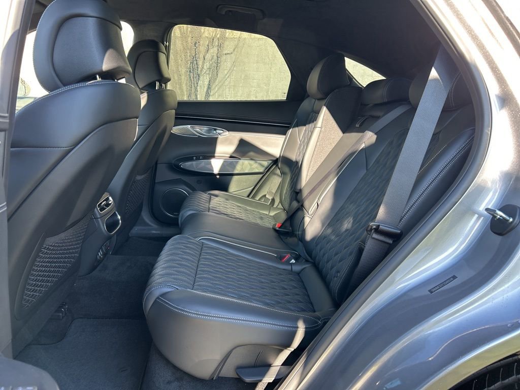 Used 2025 Genesis GV70 3.5T Sport w/ Sport Advanced Package image 11