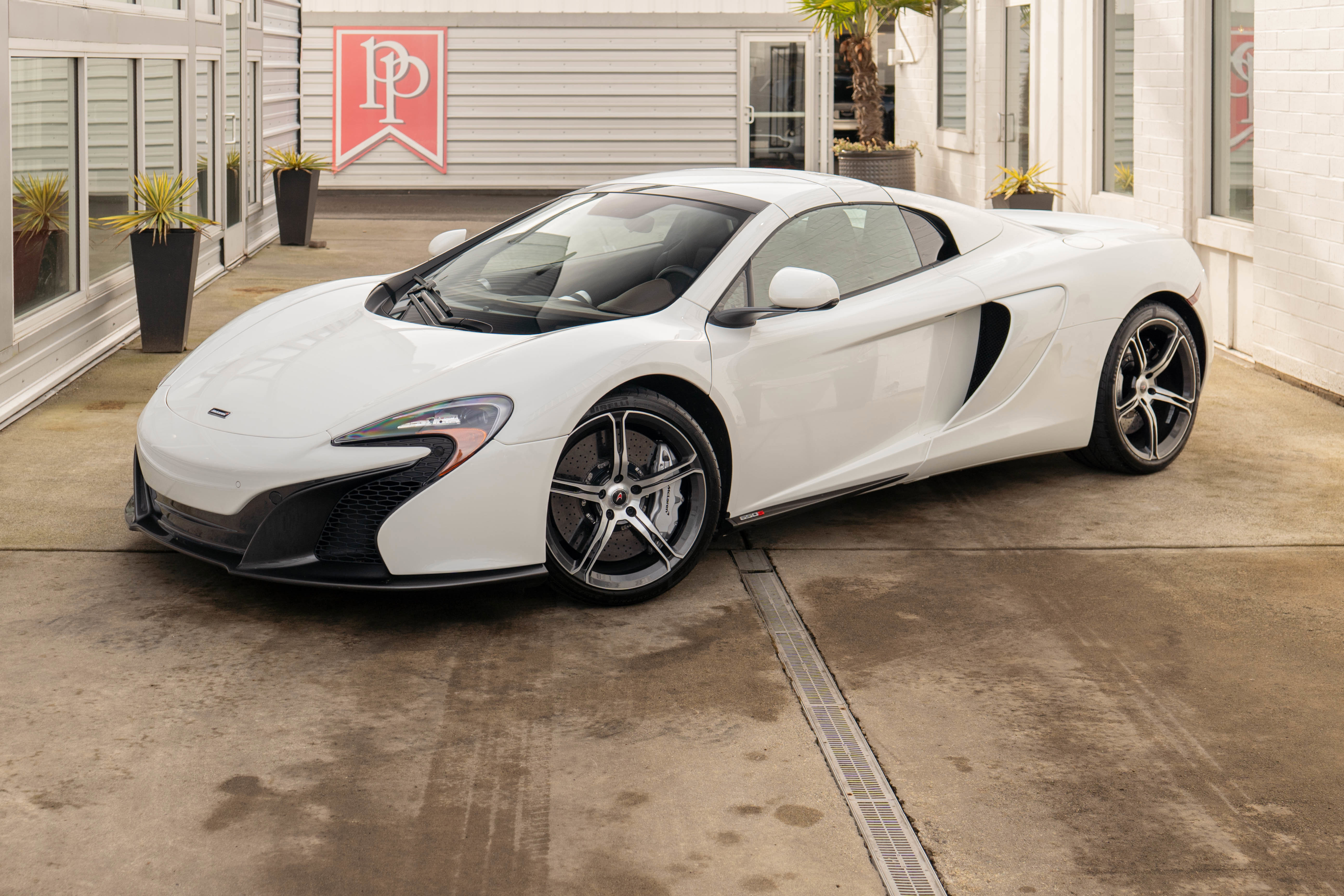 Used 2015 McLaren 650S Spider image 10