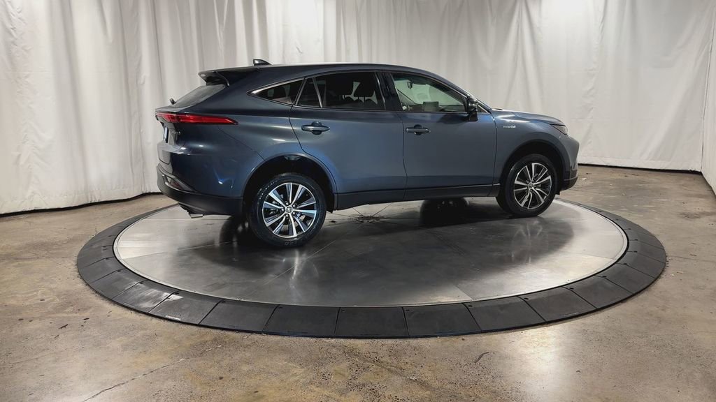 Used 2021 Toyota Venza LE image 2