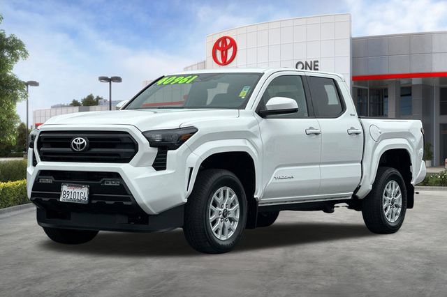 Used 2025 Toyota Tacoma SR5 AWD/4WD image 9