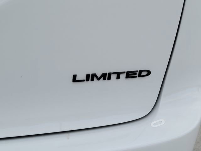 Used 2025 Chrysler Pacifica Limited FWD image 16